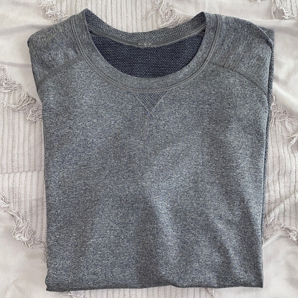 Lululemon T- Shirt